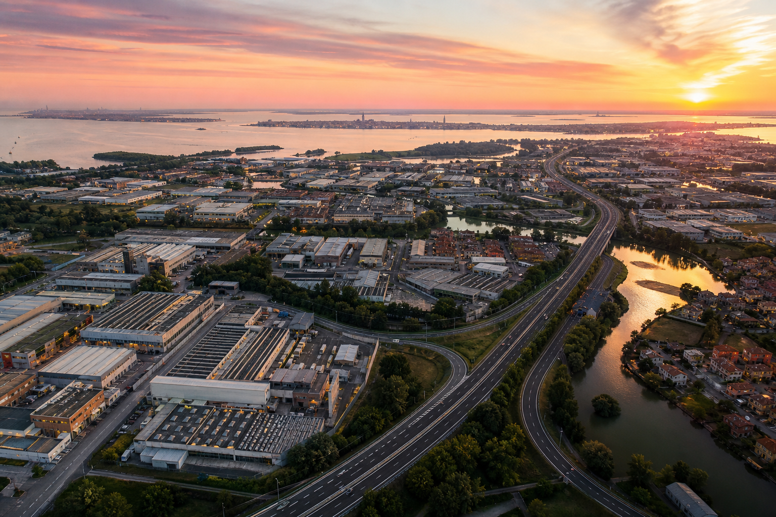 Veneto produttivo: zona industriale e laguna al tramonto